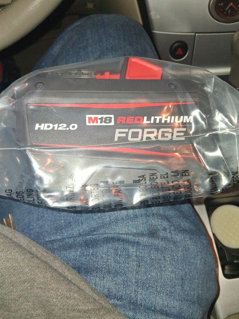 BRAND NEW BATERRY MILWAUKE M18 RED LITHIUM FORCE HD12.0