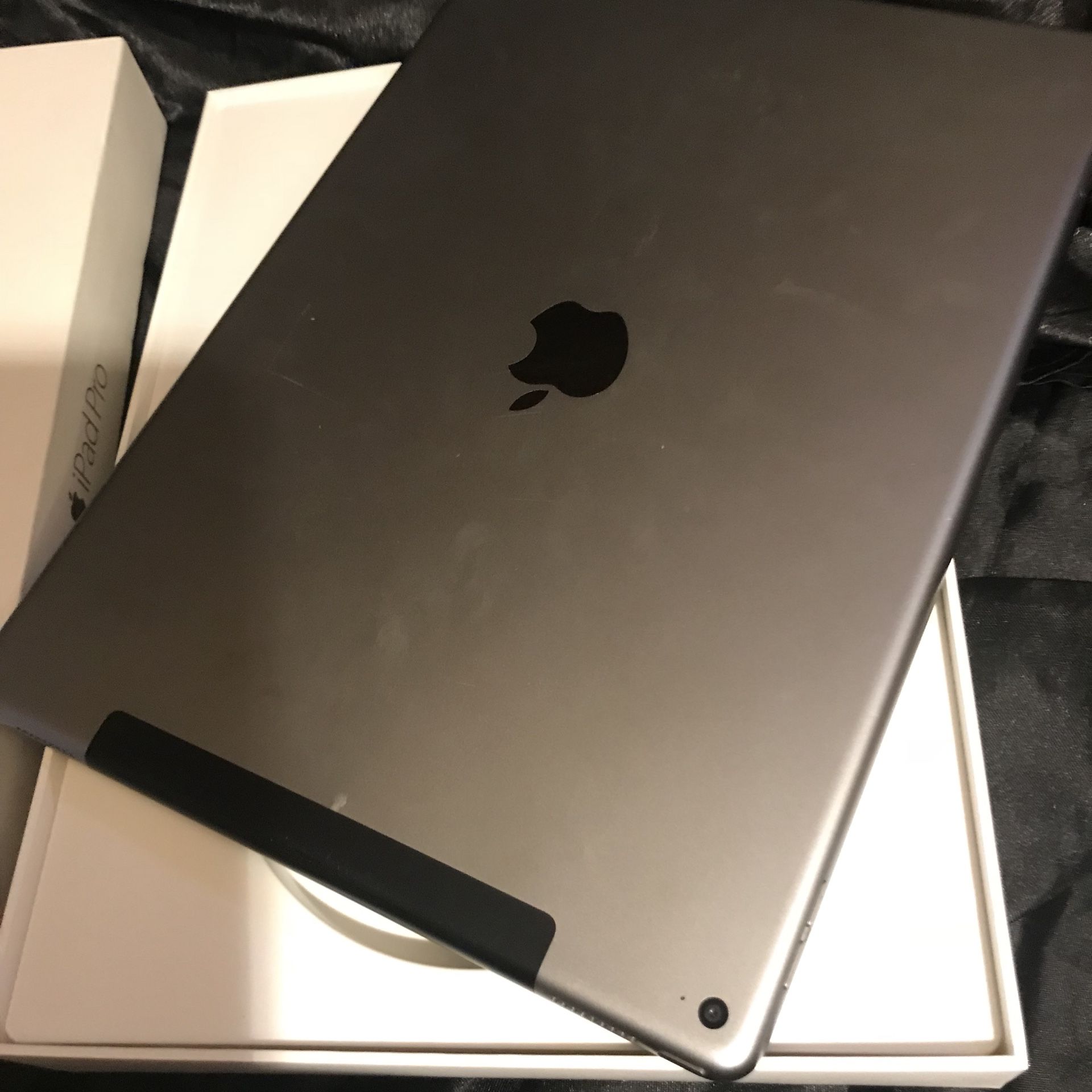Apple iPad Pro 12.9inch 128GB Sprint Space Gray ML3J2LL/A