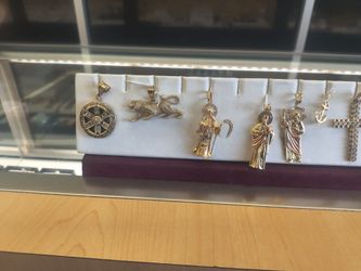 14k10k gold pendant different prices and grams layaway available 10% Dwon if you interested please make sure you ask for Maribel thank