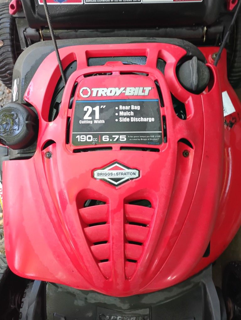 Troy Bilt 6.75 Push Mower With A Bag