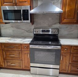 Kitchen. Oven..Microwave..dishwasher..exaust hood