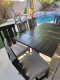 Brown Ashley furniture dining table. Great condition. Seats 8 adults 72 in long, 90 with insert