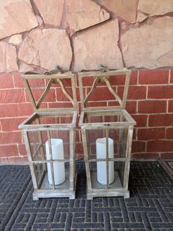 2 Rustic wood lantern with solar candle