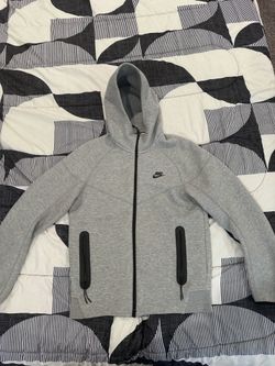 Nike Tech Hoodie (Gray) size Medium
