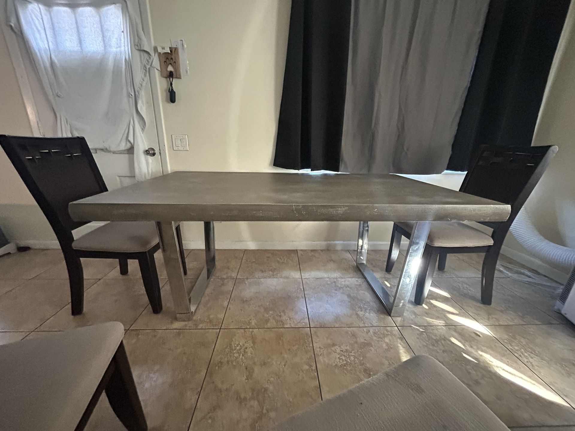 Beautiful Table W/ Chairs 72” x 40.5” 