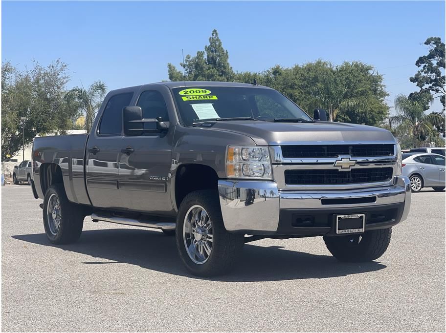 2009 Chevrolet Silverado 2500 HD Crew Cab for Sale in Bakersfield, CA