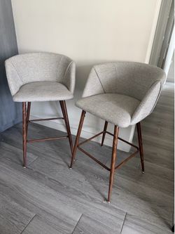 Set of 2 Gray and wood bar stools