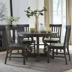 Gorgeous Hardwood Dining Room Set With 5 Chairs