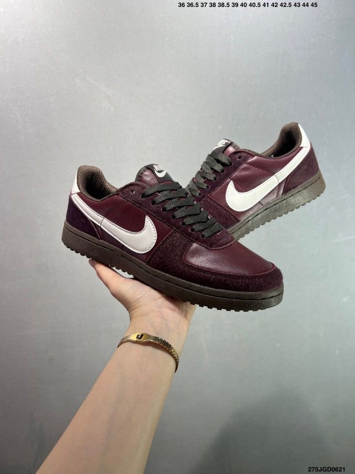 Nike durable and breathable low-top retro basketball shoes. Men's and women's versions are the same.
