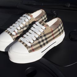 Burberry Shoes 