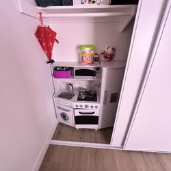 Play Kitchen 