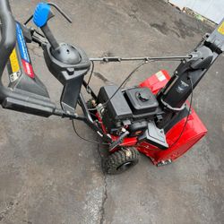 Toro SnowMaster 724 QXE Snow Blower