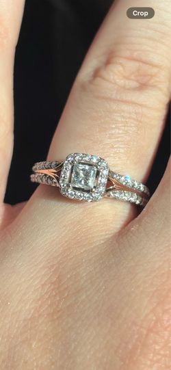 Princess Cut Diamond Halo Engagement Ring