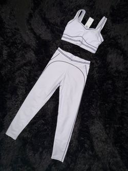 White /Black "Alo Yoga"( set ) se habla español
