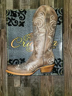 Women's 7.5 Handcrafted Snip Toe Rosse Boots