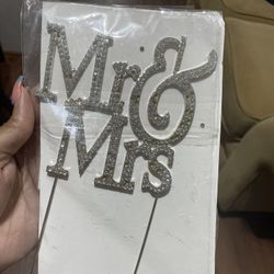 (free pickup) Mr&Mrs rhinestone cake decor (never used) rhinestones started to fall out most of them are in the package if someone wants it you can pi