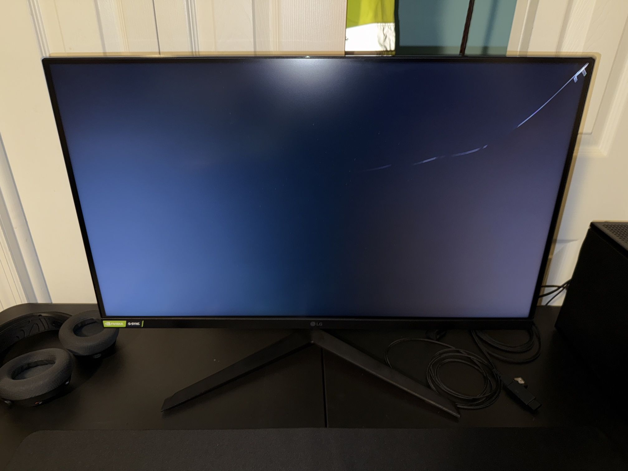 LG 27GP850-B 27” UltraGear QHD 1440p 144Hz Nano IPS Monitor Nvidia G-Sync (cracked screen)
