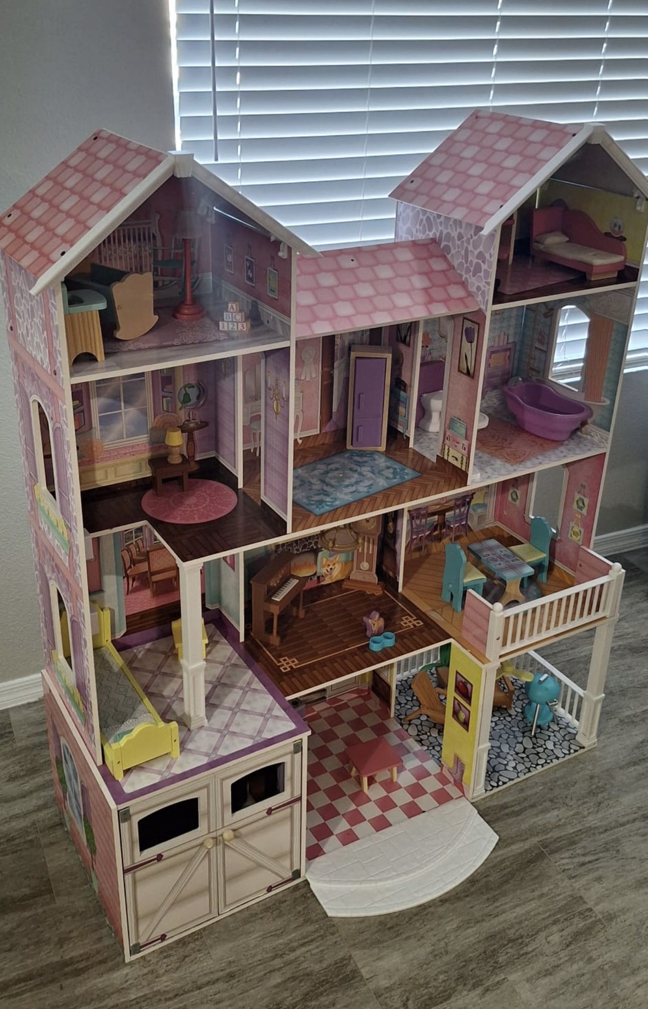 Doll House New Box