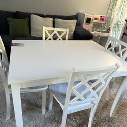 Dinning Table With 4 Chairs 