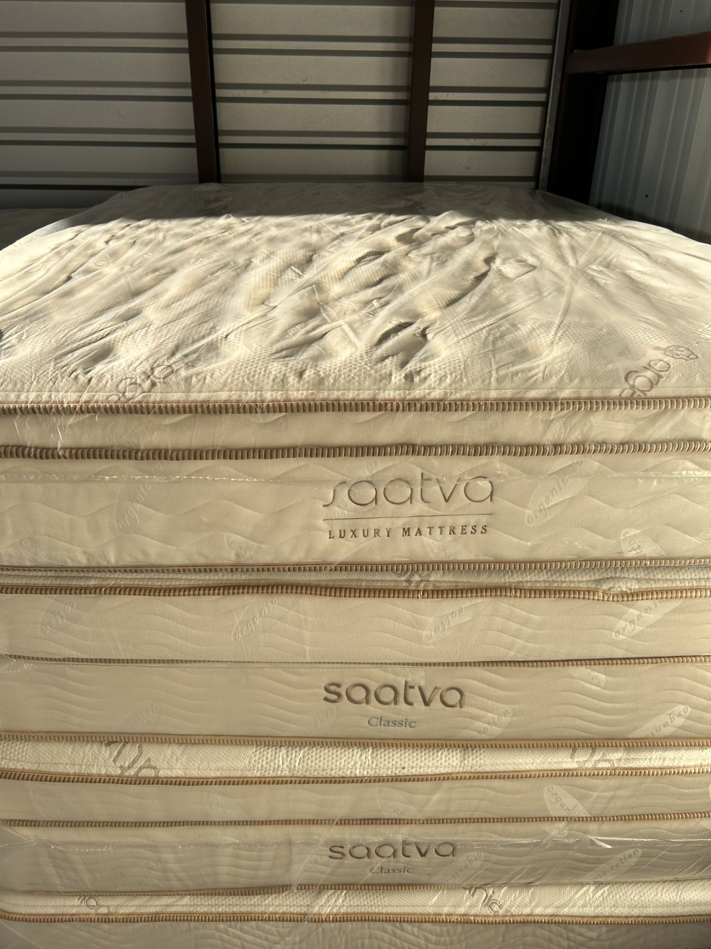 Saatva Classic Luxury Mattress – Excellent Condition