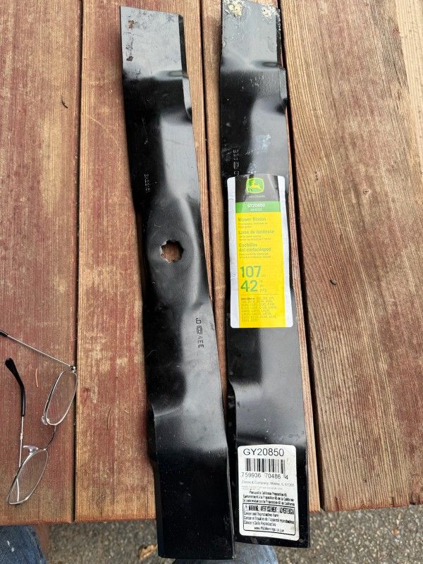 42 inch John Deere mowing blade brand new half price was $60 half price 30 bucks