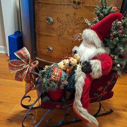 Santa Sleigh Christmas Decor. 
