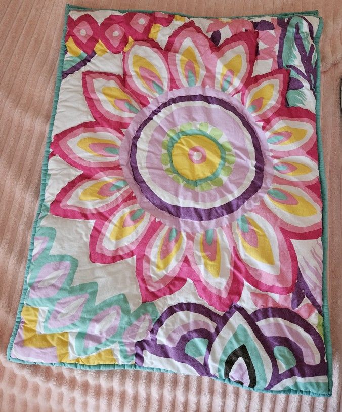 PlQueen Size PB Teen Bedding. Like New