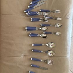 Oneida Silverware 4 Place Setting & 5 Pc Serving Set