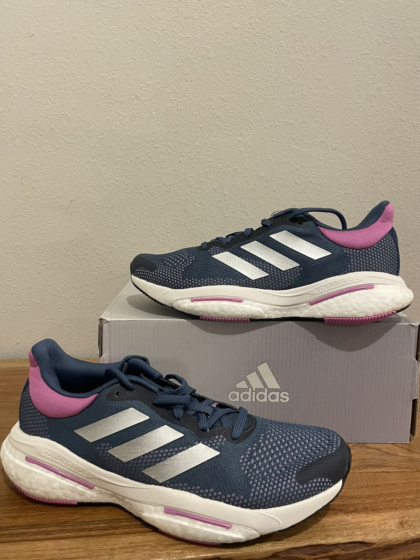 Womens Adidas Solar Glide Size 6/7.5 Womens