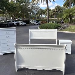 Beautiful Bedroom Set Full Size Solid Wood White Color  In Excellent Condition by Global Furniture