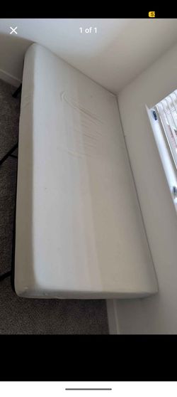 Twin size mattress (Zinus Memory foam)