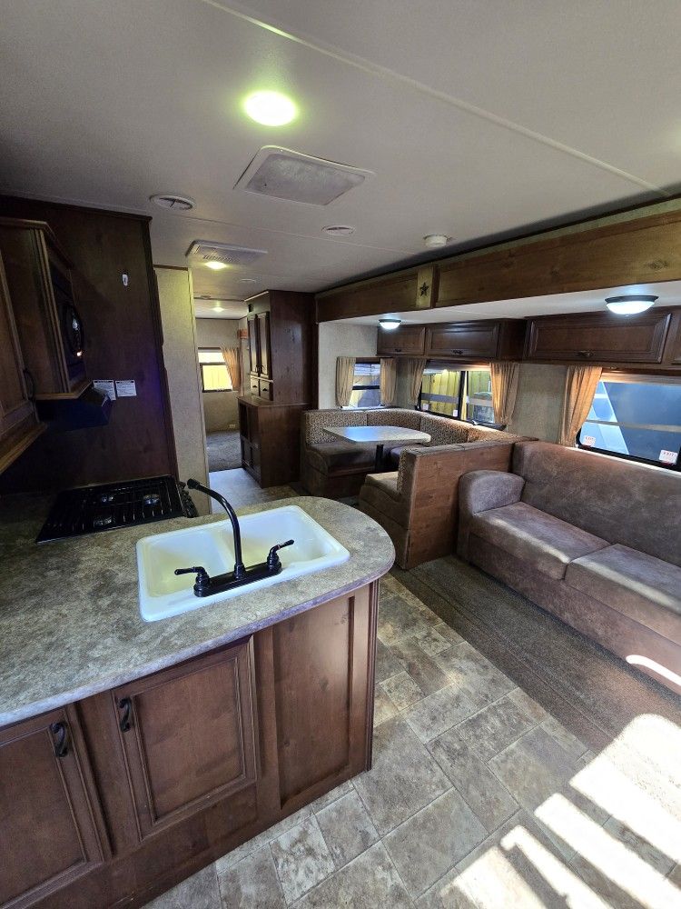 Rv Tarvel Trailer 32 Ft 2 Rooms Bueno, Bonito Y Barato