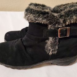 Khombu Women Boots Size 8