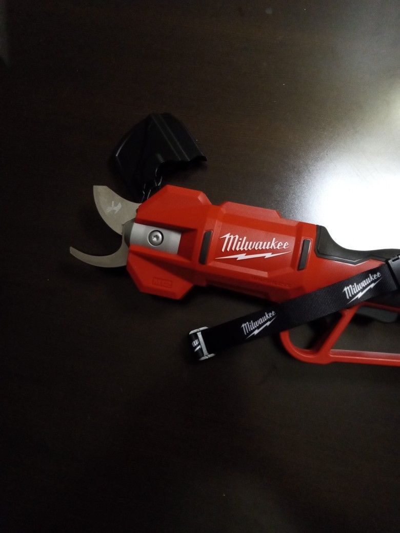 Milwaukee Pruning Shears