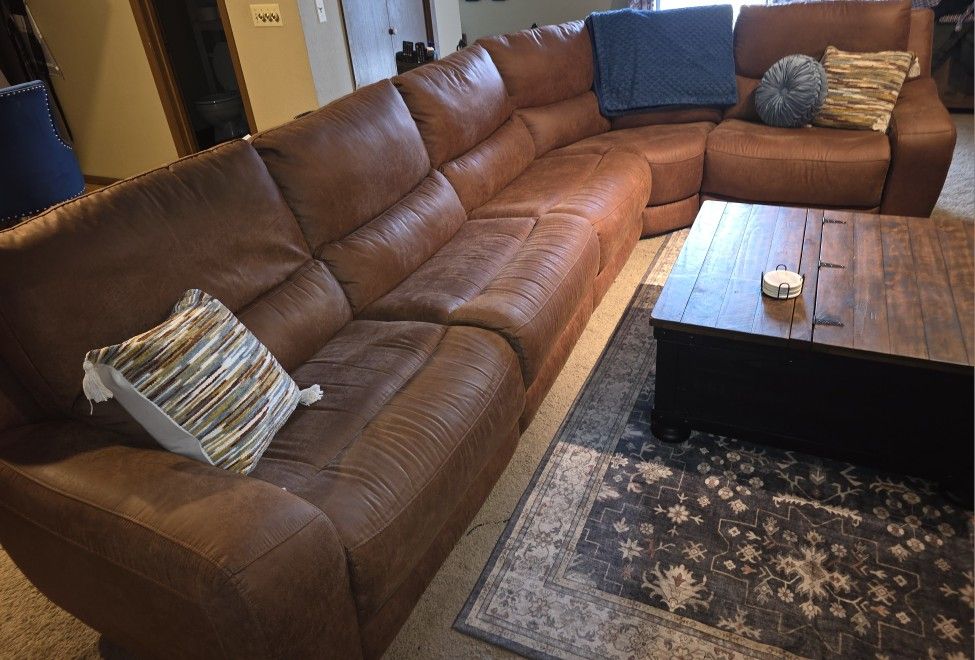 Electric Reclining Sectional with USB Ports – $900 – Pawnee & Maize