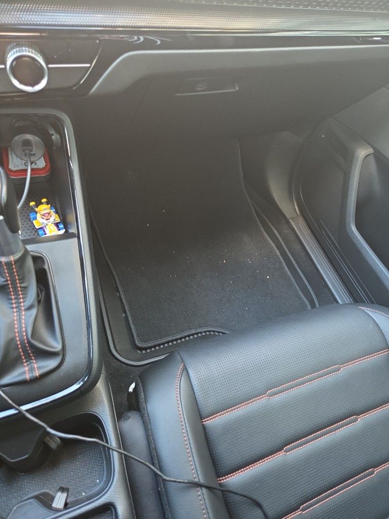 Honda CRV 2023-2026 OEM Honda Carpet and OEM Honda Rubber Mats. 2 Complete Sets.