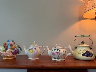 Assorted porcelain tea pots