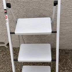 3-step folding steel ladder