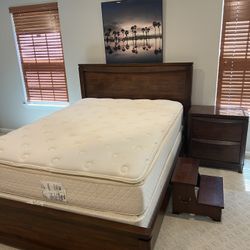 Solid wood Queen size Bedroom set