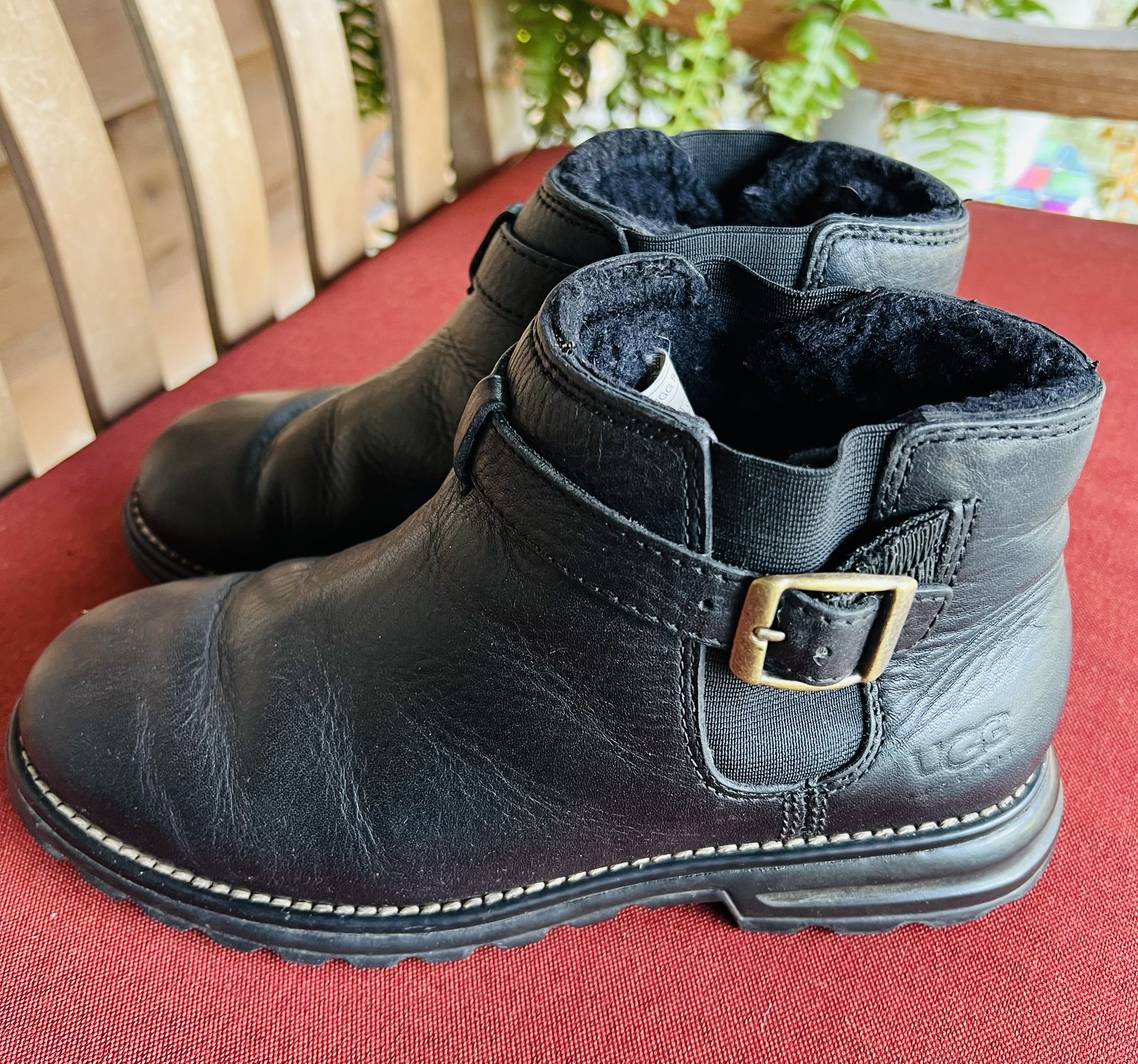 UGG Womens Leather Ankle Slip On Boots F8002G Size 7 Sheepskin Lined