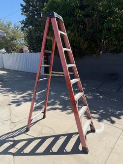 Werner 8ft Fiberglass Ladder / Escalera