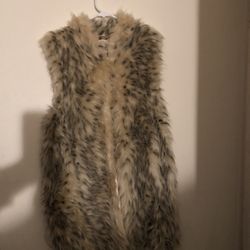 Fabulous Furs 100% Faux Fur Vest Sz Small 