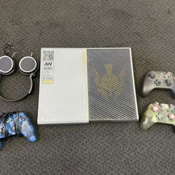 Xbox One With 3 Controllers and Headrest