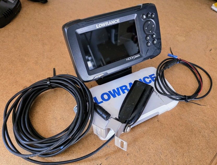 Lowarance Hook Reveal 5x SplitShot Fish Finder/Chart Plotter