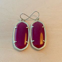 Kendra Scott “Danielle Gold Drop” in “Dark Red Illusion”