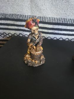 Pirates statues