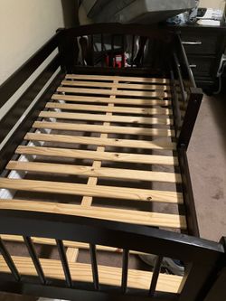 Twin bed with railings