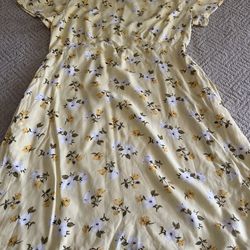 Old Navy yellow floral dress M