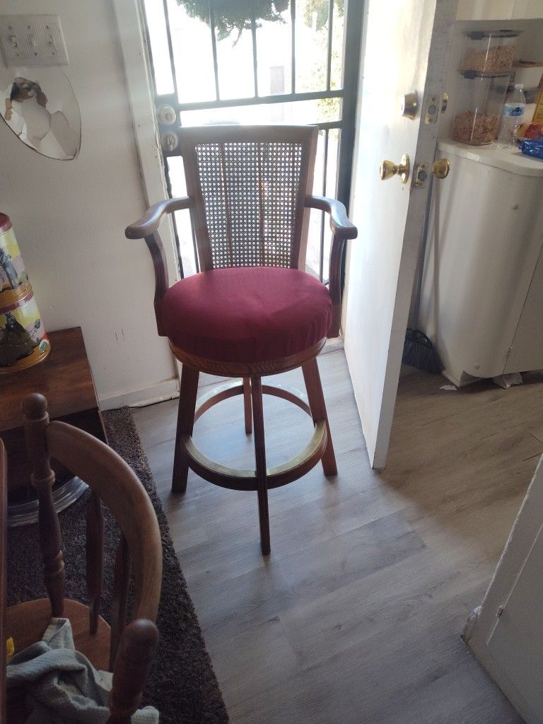 Oakwood Swivel Barstool