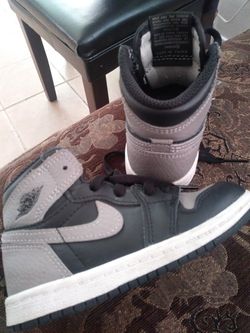 Like new great condition boys nike 8c